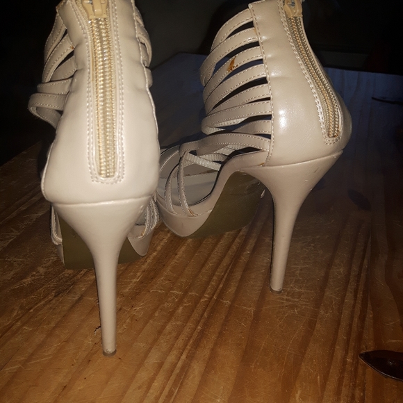 Women's Stilettos - Picture 4 of 6